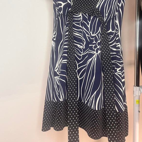 Beautiful Vintage Dress Size Medium - Picture 2 of 5